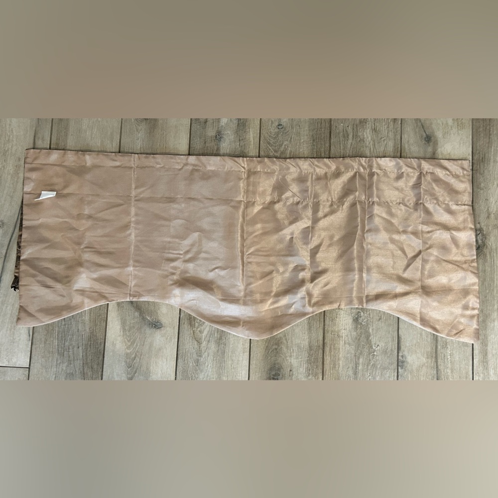 2 Luxury Brown Curtain panels. Each panel 50 in x 20 inches - Picture 6 of 8
